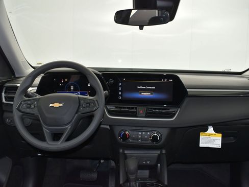 Used 2025 Chevrolet TrailBlazer LS w/ LS Convenience Package FWD image 18