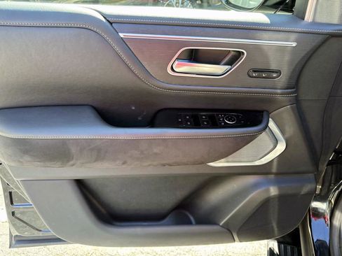 Certified 2025 INFINITI QX80 Sensory image 8