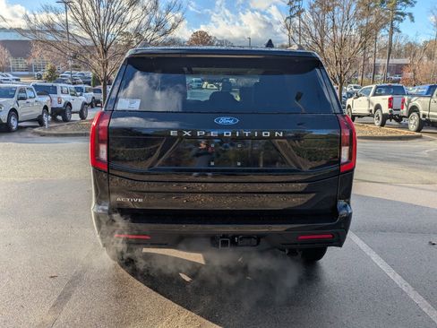 New 2025 Ford Expedition Active image 5