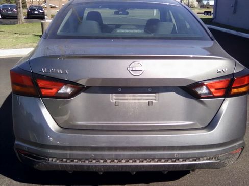 Used 2024 Nissan Altima 2.5 SV image 5