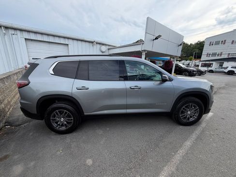 Used 2025 GMC Acadia Elevation AWD/4WD image 6