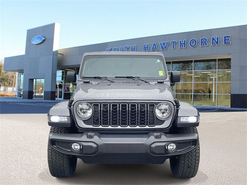 Used 2025 Jeep Gladiator Sport image 2