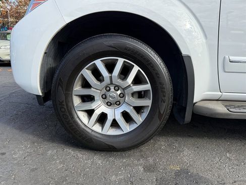 Used 2011 Nissan Pathfinder LE w/ Navigation Pkg image 9