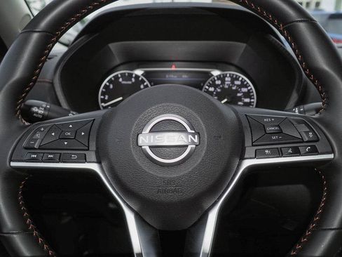 Used 2025 Nissan Sentra SR FWD image 30