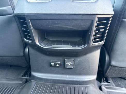 Used 2025 Toyota Tundra Limited AWD/4WD image 16
