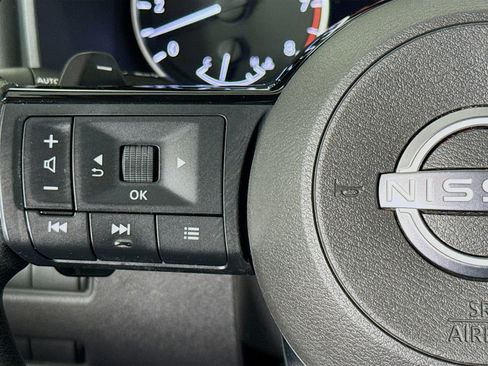 Used 2022 Nissan Rogue SV FWD image 13