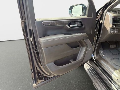 Used 2025 GMC Yukon Elevation image 17