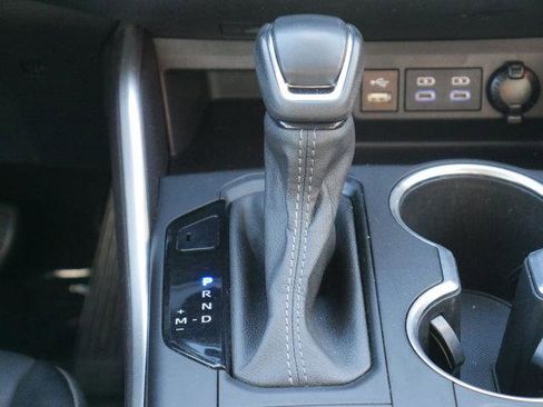 Used 2022 Toyota Highlander XLE AWD/4WD image 22