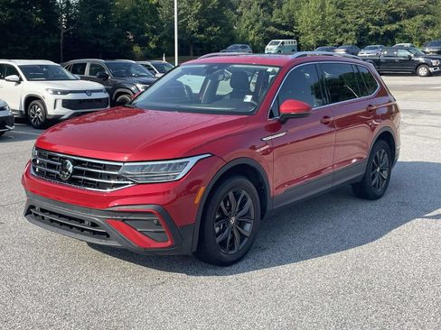 Certified 2022 Volkswagen Tiguan SE FWD image 3