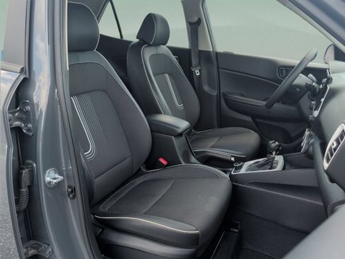 Used 2025 Hyundai Venue Limited FWD image 44