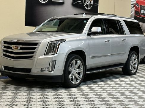 Used 2018 Cadillac Escalade ESV Luxury image 8