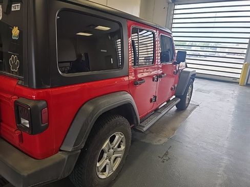 Used 2018 Jeep Wrangler Unlimited Sport S AWD/4WD image 3