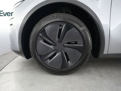Used 2026 Tesla Model Y Long Range RWD image 19