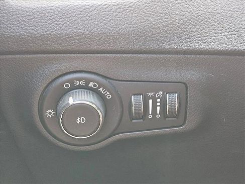 Used 2019 Jeep Compass Limited image 16