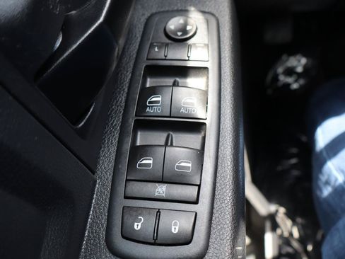 Used 2017 RAM 1500 Express AWD/4WD image 16
