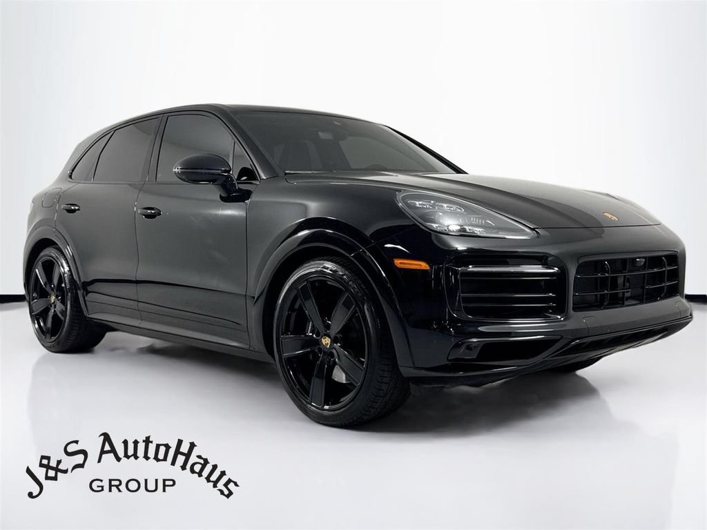 Used 2023 Porsche Cayenne GTS w/ Sport Chrono Package (8LH) AWD/4WD image 1