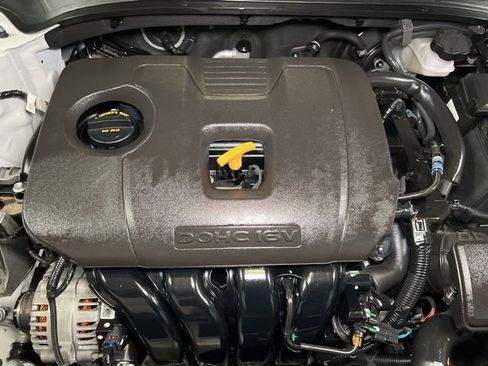 Used 2023 Kia Forte LXS w/ LXS Technology Package image 18