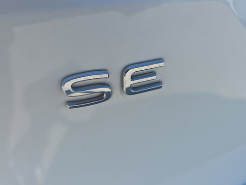 Used 2024 Volkswagen Atlas SE AWD/4WD image 10