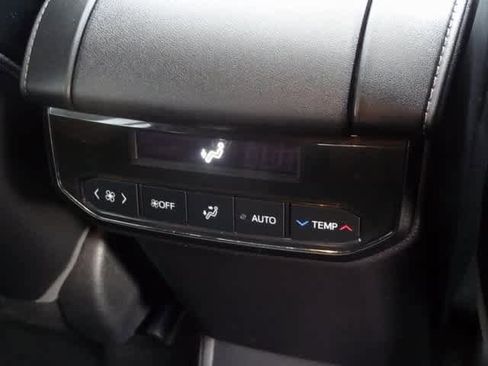 Used 2022 Toyota Highlander XLE image 15