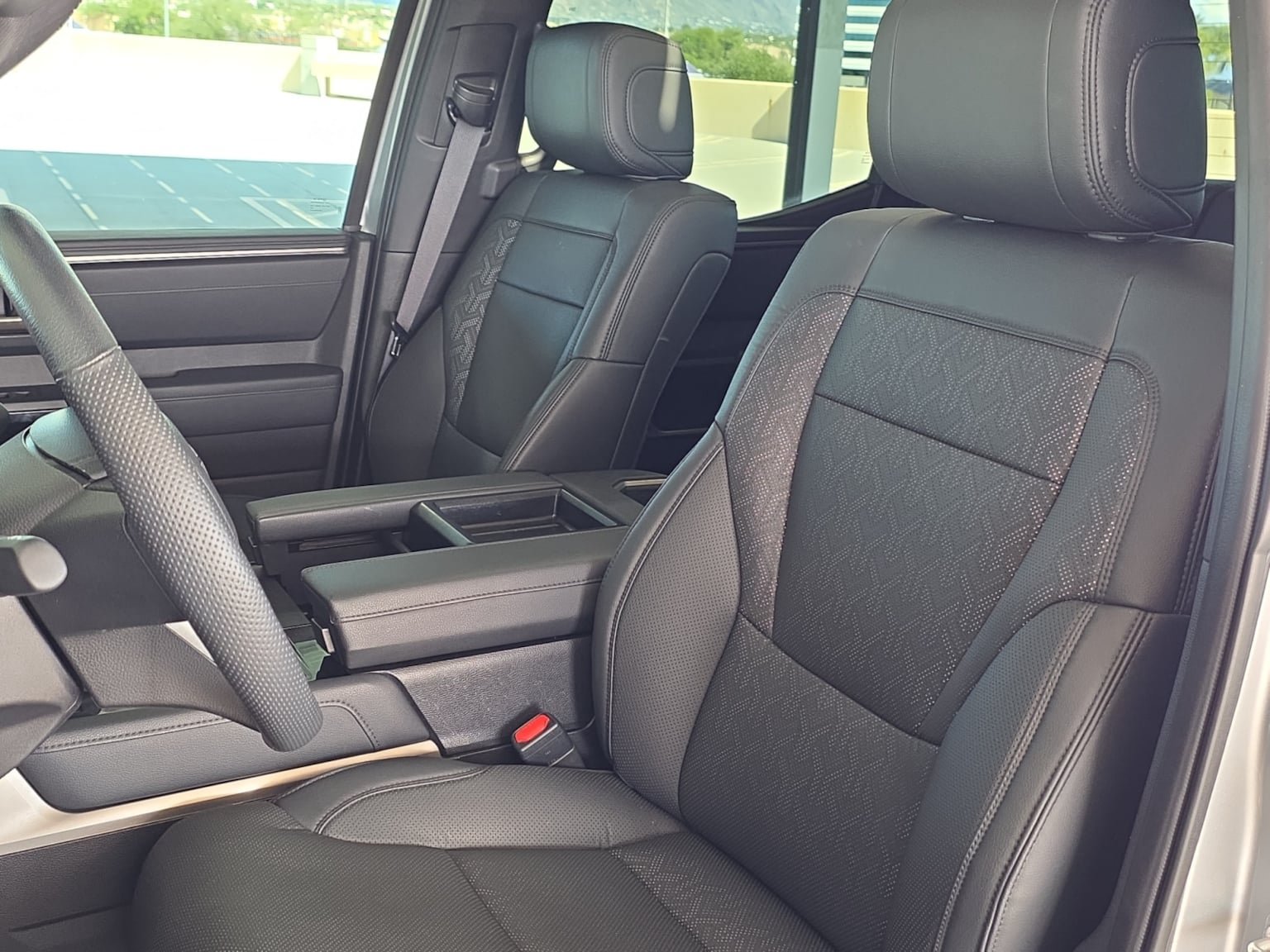 Used 2025 Toyota Tundra Limited AWD/4WD image 14