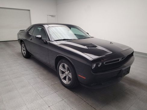Used 2019 Dodge Challenger SXT RWD image 13