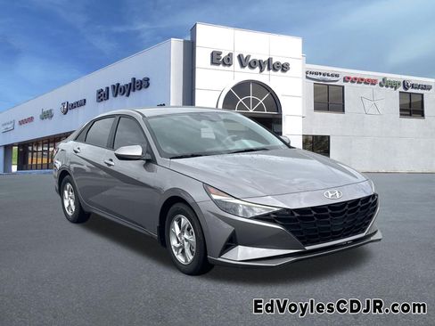 Used 2023 Hyundai Elantra SE image 1