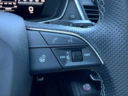 Used 2023 Audi SQ5 Premium Plus w/ Premium Plus Package image 32