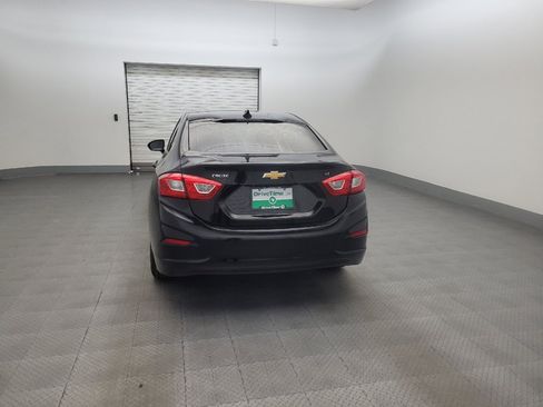 Used 2019 Chevrolet Cruze LT FWD image 6