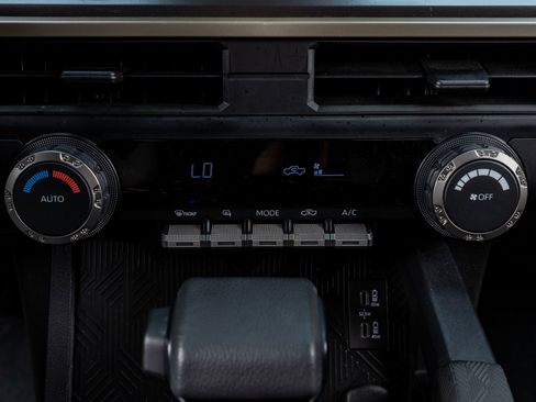 Used 2025 Toyota Tacoma TRD Off-Road image 24