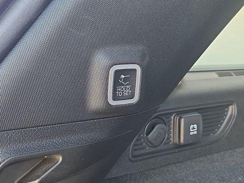 Used 2022 Jeep Grand Cherokee Overland image 15