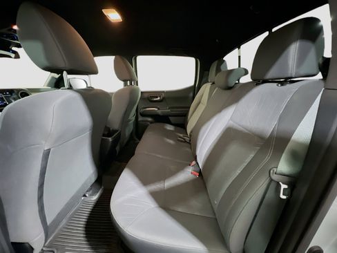 Used 2018 Toyota Tacoma TRD Off-Road image 17