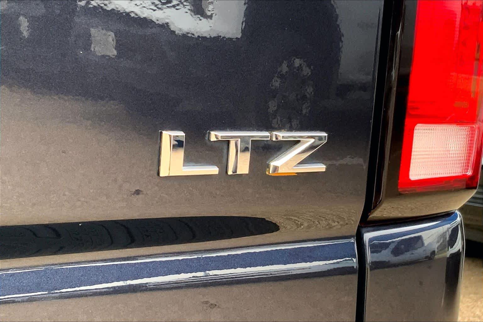 Used 2024 Chevrolet Silverado 2500 LTZ w/ LTZ Convenience Package AWD/4WD image 31
