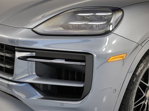New 2026 Porsche Cayenne Coupe AWD/4WD image 10