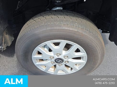 Used 2025 Toyota Tacoma SR5 AWD/4WD image 17