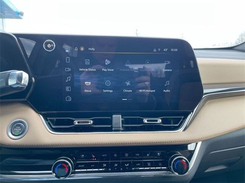 Used 2025 Chevrolet Equinox ACTIV w/ Safety and Technology Package image 13