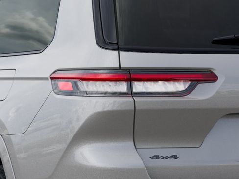 New 2025 Jeep Grand Cherokee L Summit w/ Obsidian Package image 29