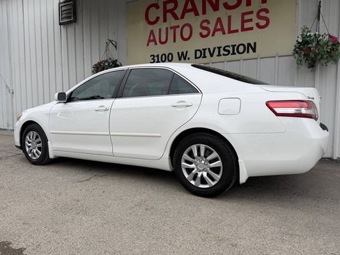 Used 2010 Toyota Camry SE FWD image 9