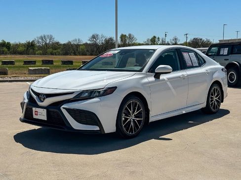 Certified 2024 Toyota Camry SE image 7