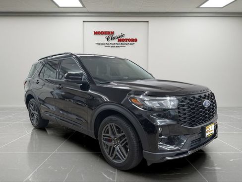 Used 2025 Ford Explorer ST-Line w/ ST-Line Street Pack AWD/4WD image 7