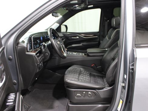 Used 2022 Cadillac Escalade ESV Sport Platinum AWD/4WD image 3
