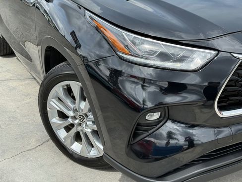 Used 2023 Toyota Highlander Limited AWD/4WD image 3
