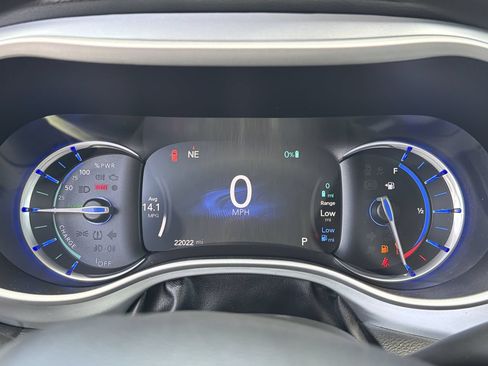 Used 2017 Chrysler Pacifica Touring Plus FWD image 30