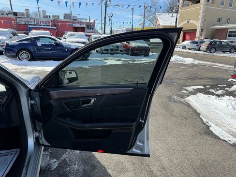 Used 2011 Mercedes-Benz E 350 4MATIC Sedan image 38