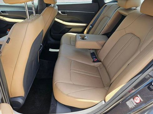 Used 2023 Hyundai Sonata Limited w/ Preferred Accessory Package FWD image 13