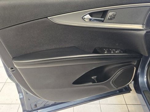 Used 2019 Lincoln Nautilus Select image 21