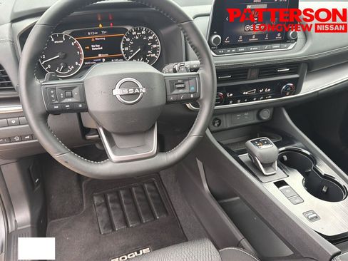 Used 2025 Nissan Rogue SV FWD image 16