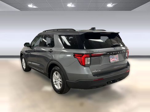 Used 2025 Ford Explorer Active RWD image 3