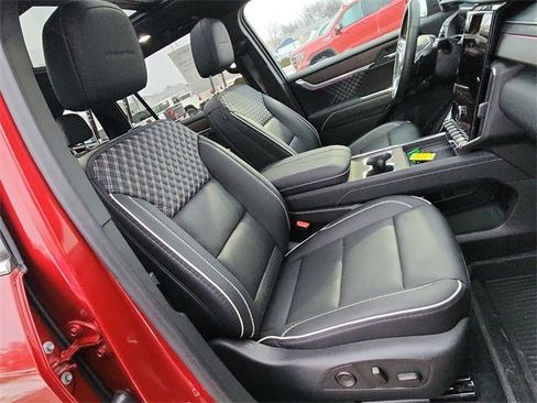 Certified 2024 GMC Acadia Denali image 29