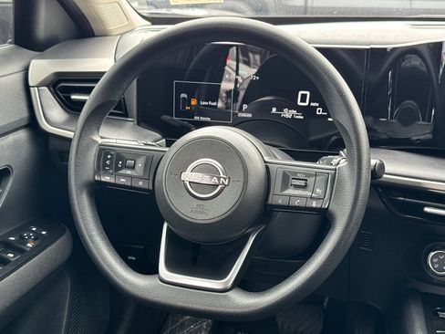 Used 2025 Nissan Kicks S AWD/4WD image 22