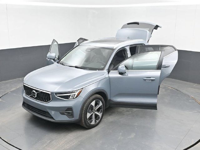 Used 2023 Volvo XC40 B4 Ultimate FWD image 47